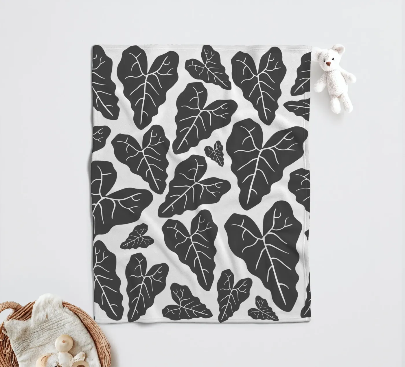 Grey leaves pattern Fleecedecke von baobabprintstore