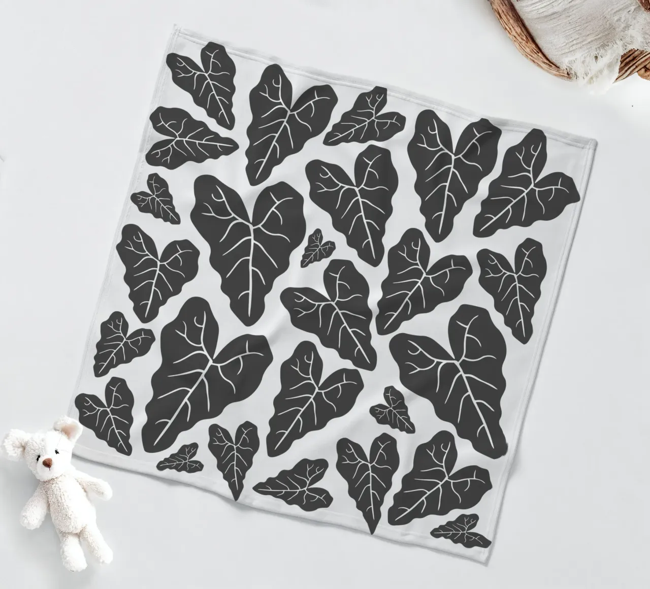 Grey leaves pattern Fleecedecke von baobabprintstore