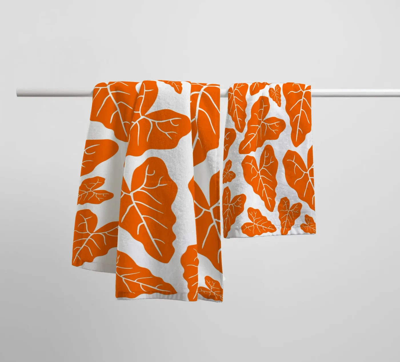 Orange leaves pattern badhanddoek van baobabprintstore