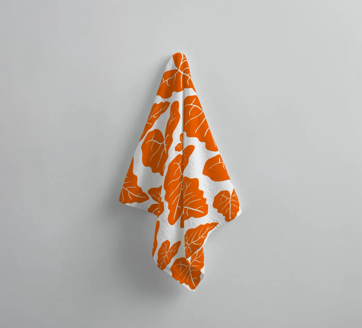 Orange leaves pattern badhanddoek van baobabprintstore