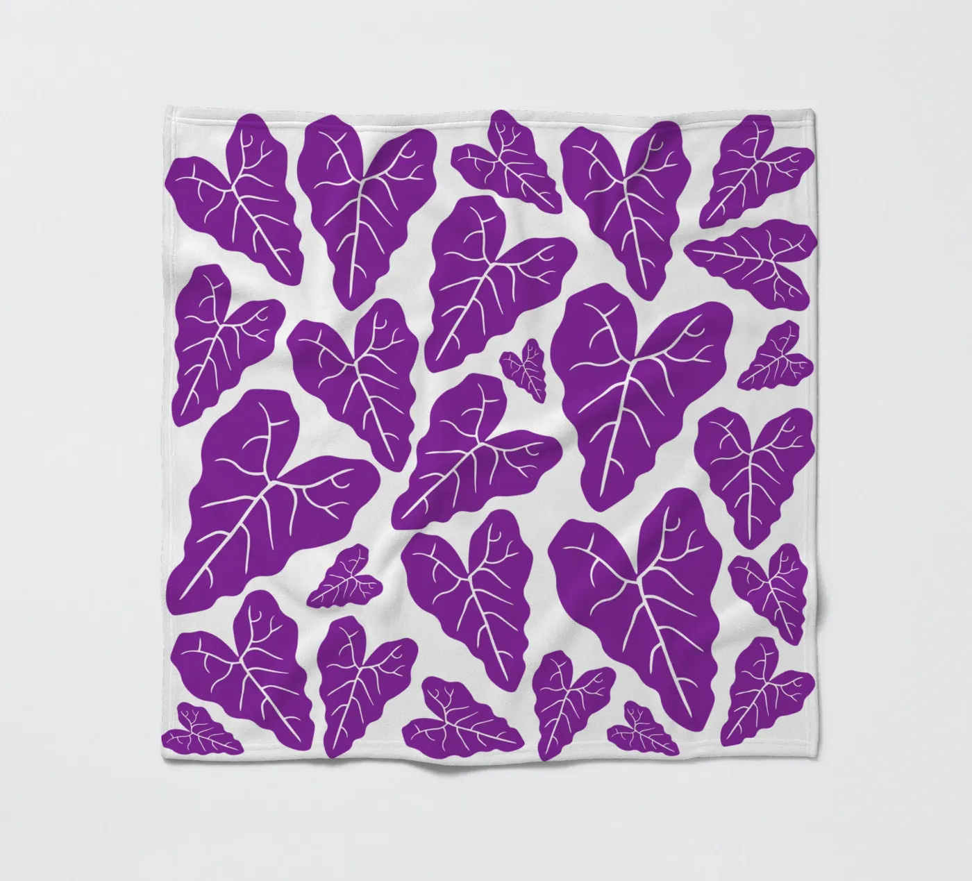 Purple leaves pattern Fleecedecke von baobabprintstore