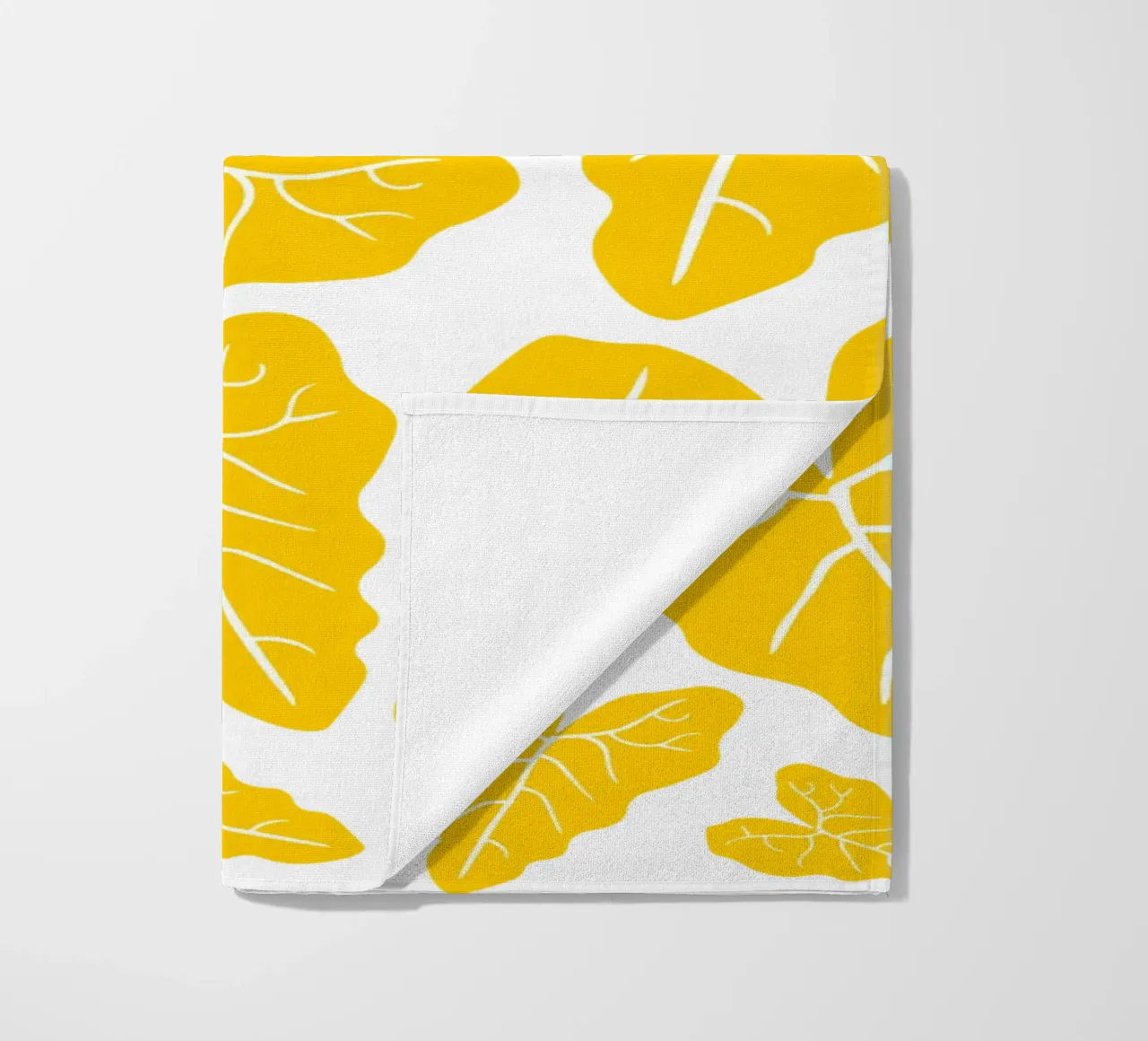 Yellow leaves pattern toalla de playa de baobabprintstore