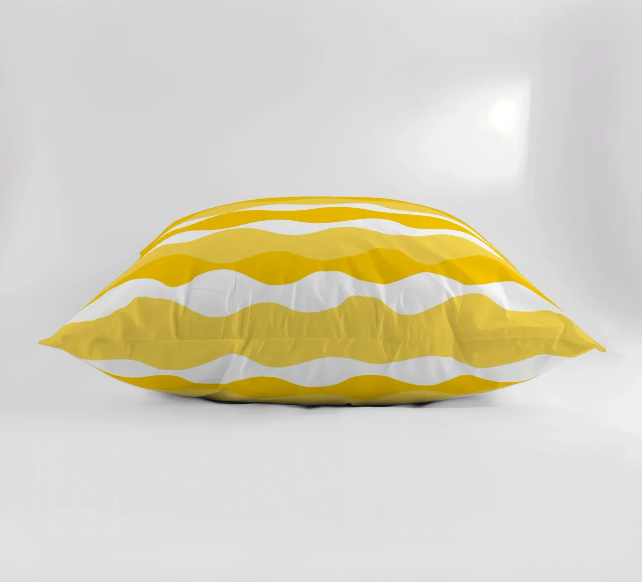 Yellow horizontal wavy gradient cuscino da baobabprintstore