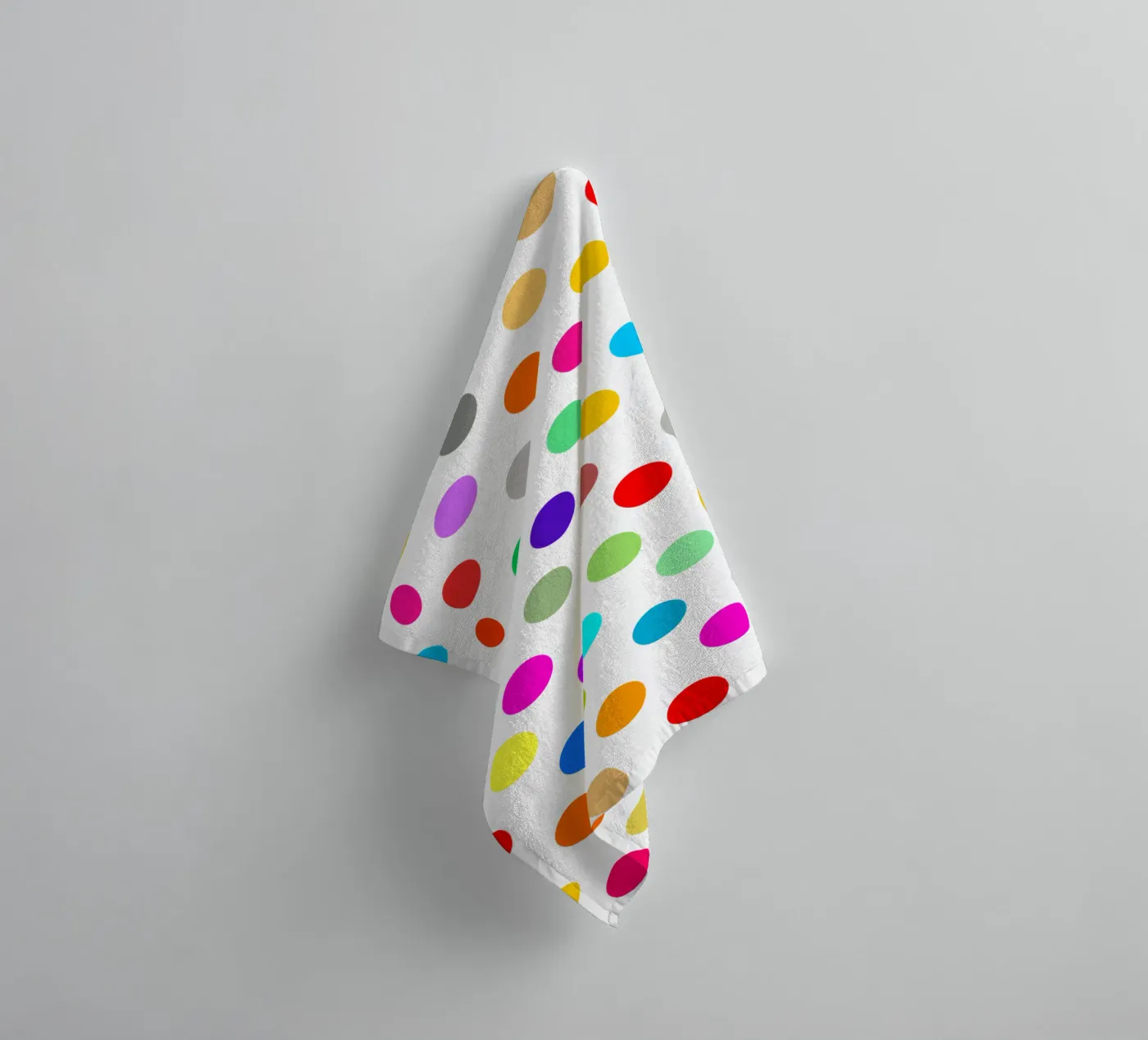 Bright polka dot pattern badhanddoek van baobabprintstore