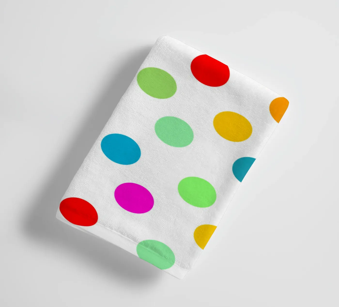 Bright polka dot pattern badhanddoek van baobabprintstore