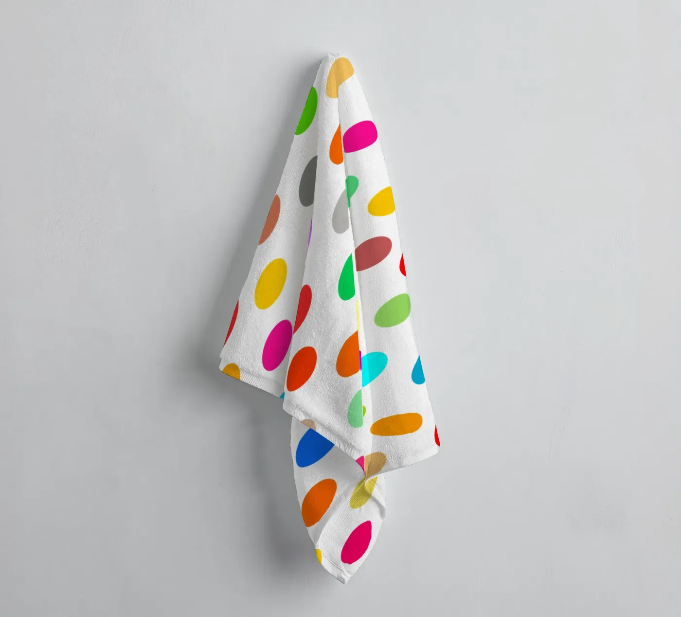 Bright polka dot pattern badhanddoek van baobabprintstore