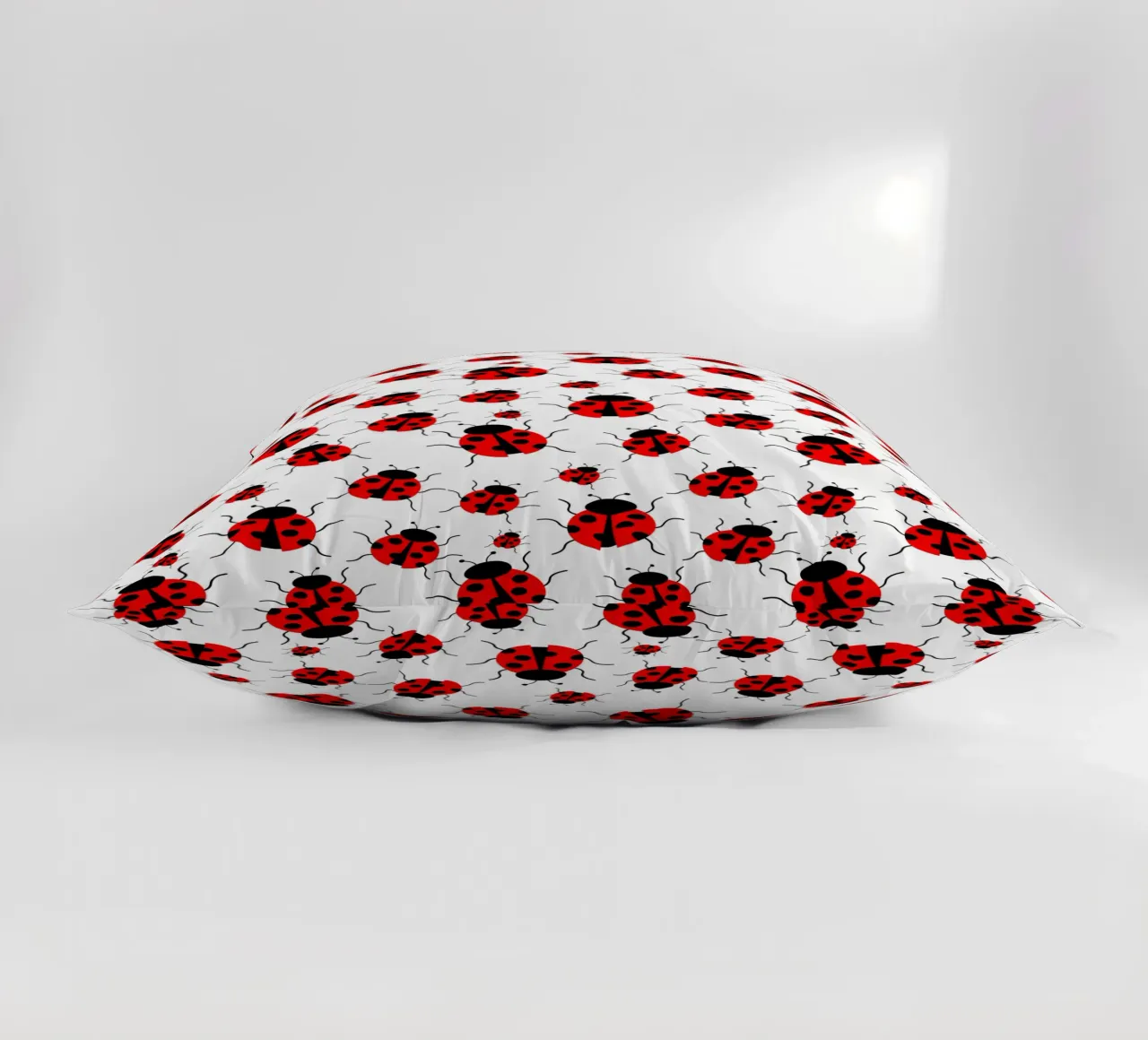 Ladybugs pattern cuscino da baobabprintstore
