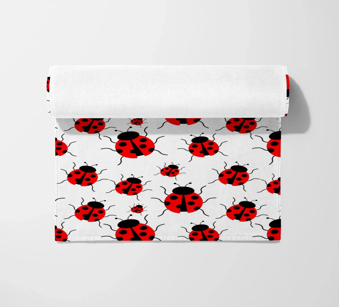 Ladybugs pattern strandhanddoek van baobabprintstore