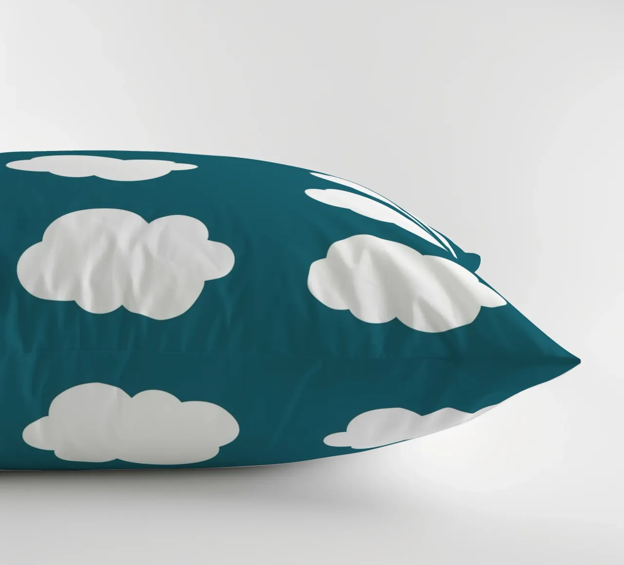 Cute puffy clouds cuscino da baobabprintstore