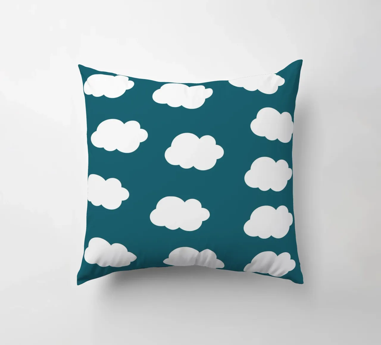 Cute puffy clouds cuscino da baobabprintstore