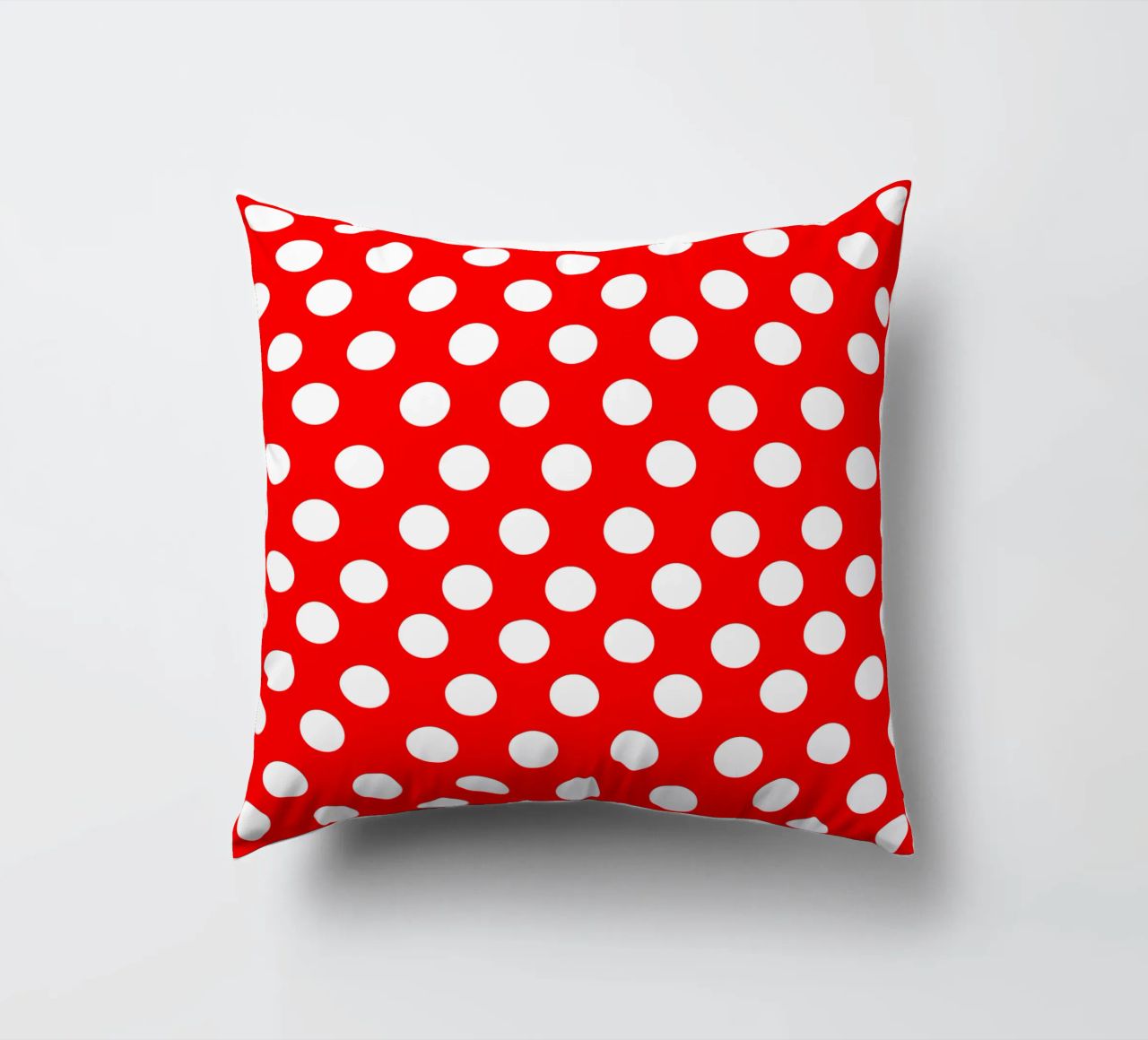 Red polka dots pattern cuscino da baobabprintstore