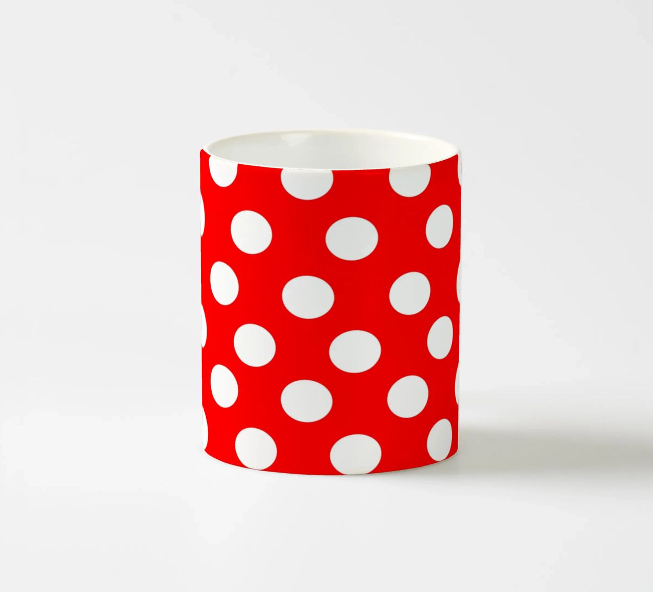 Red polka dots pattern tazza in ceramica da baobabprintstore