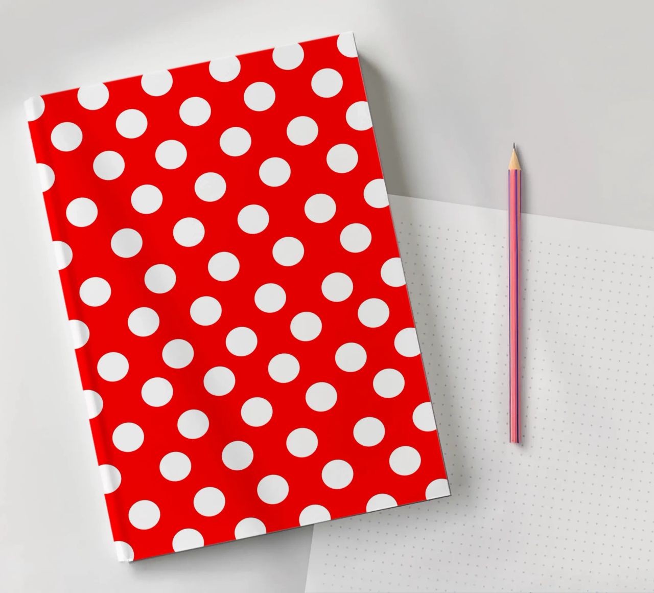 Red polka dots pattern diario da baobabprintstore