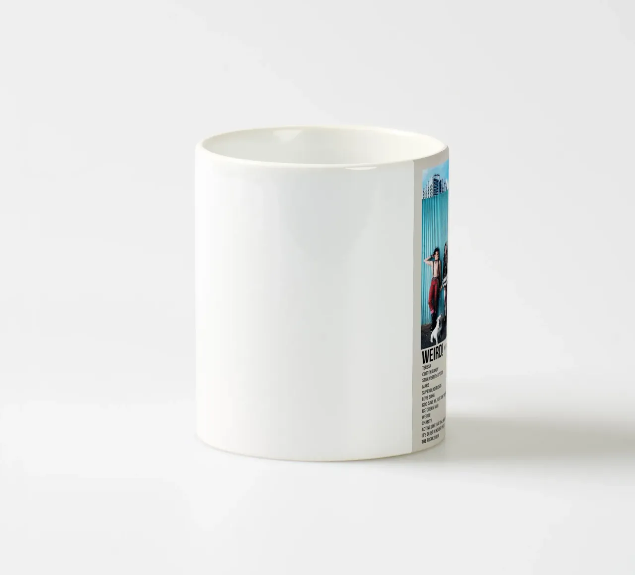 WEIRD! By YUNGBLUD 2020 Keramik Tasse von SoundStudio