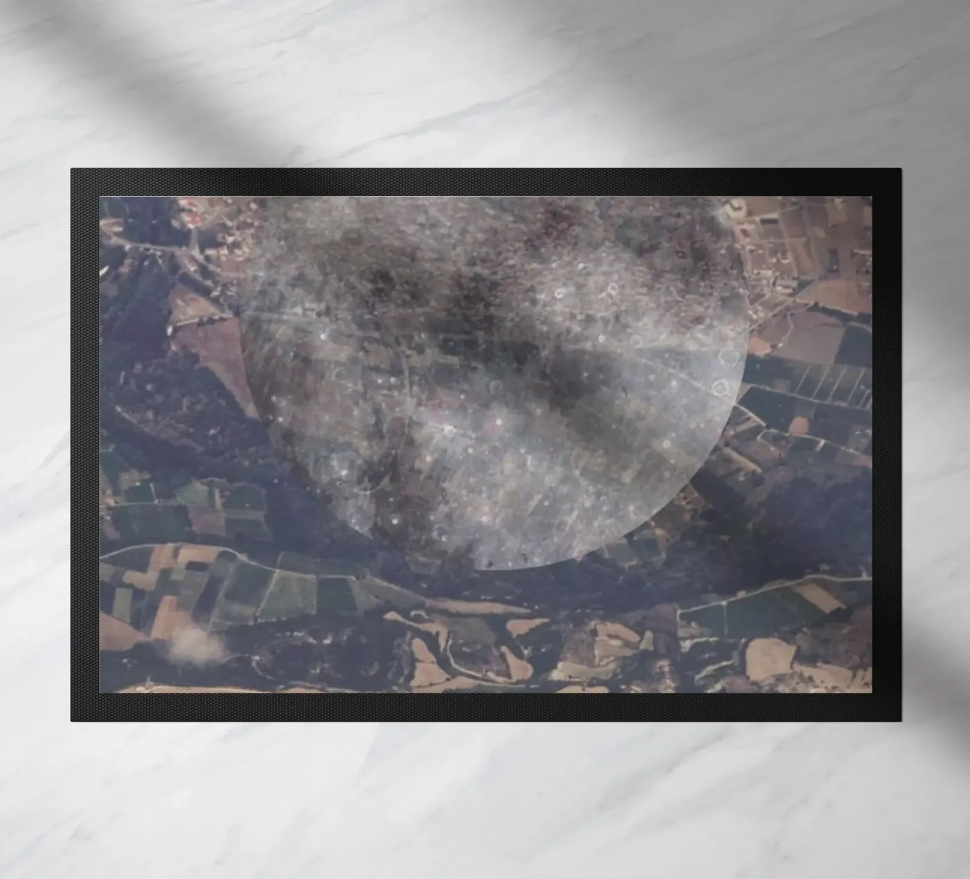 Death from above deurmat van Nicolas Messaritis