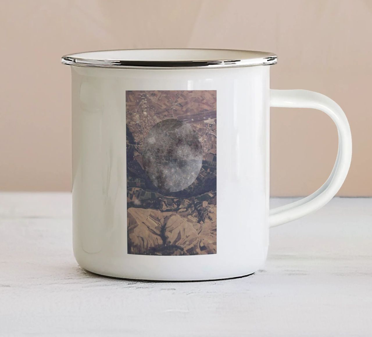 Death from above tazza in smalto da Nicolas Messaritis