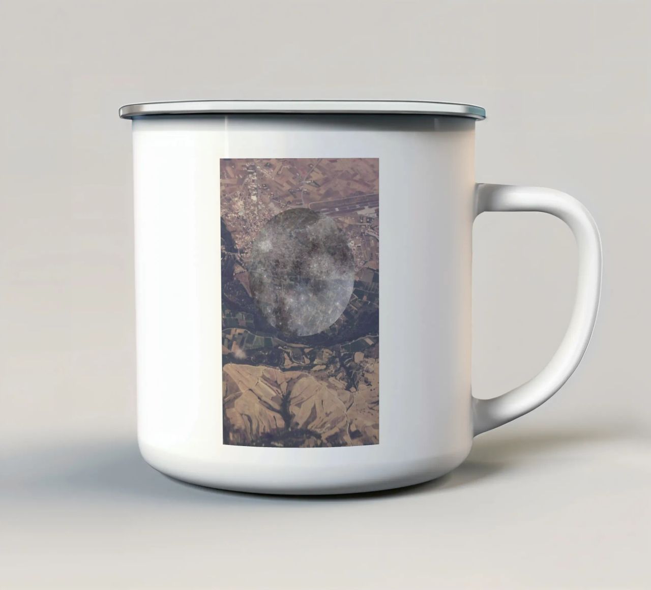 Death from above tazza in smalto da Nicolas Messaritis
