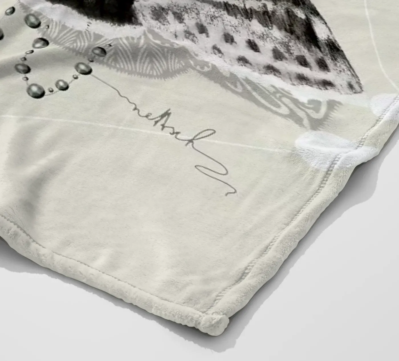 Moth fleece blanket by Nettsch