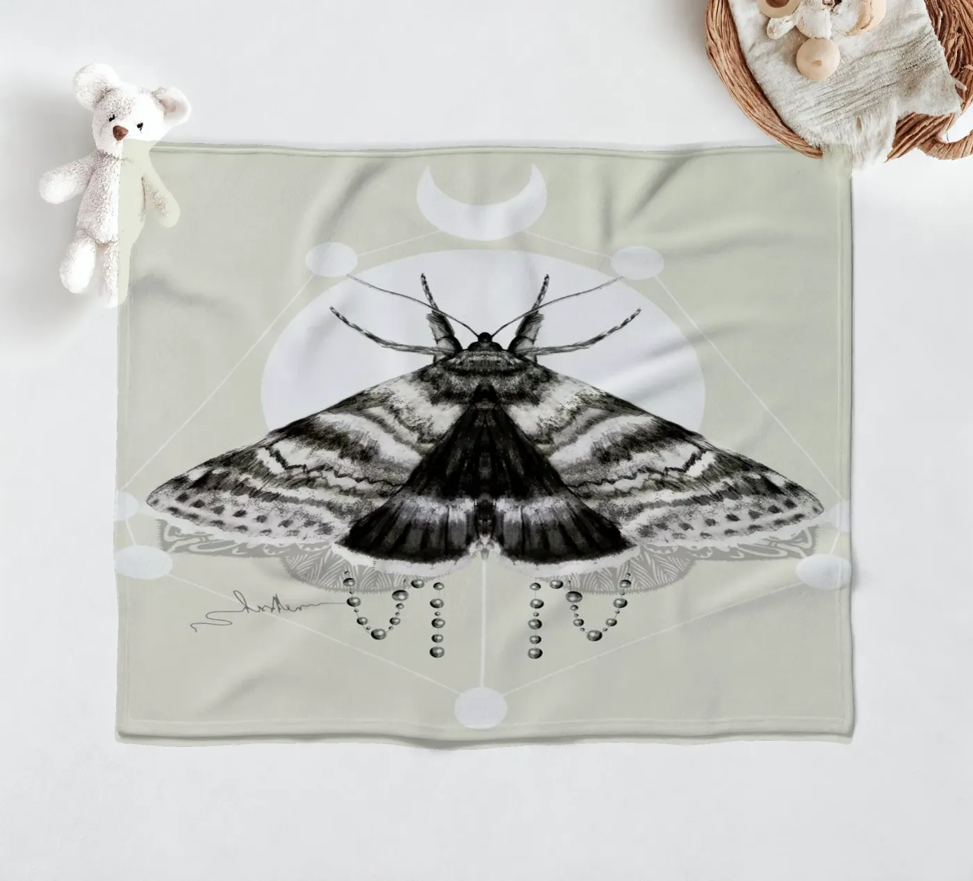 Moth fleece blanket by Nettsch