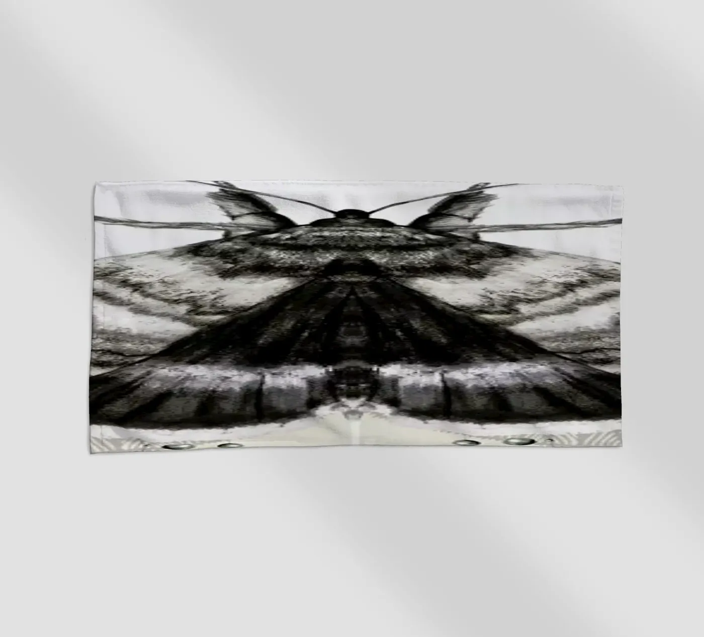 Moth Strandtuch von Nettsch