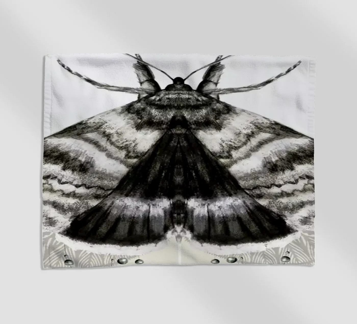 Moth Strandtuch von Nettsch