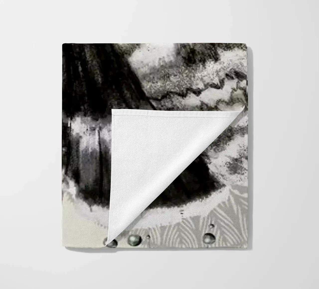 Moth beach towel by Nettsch