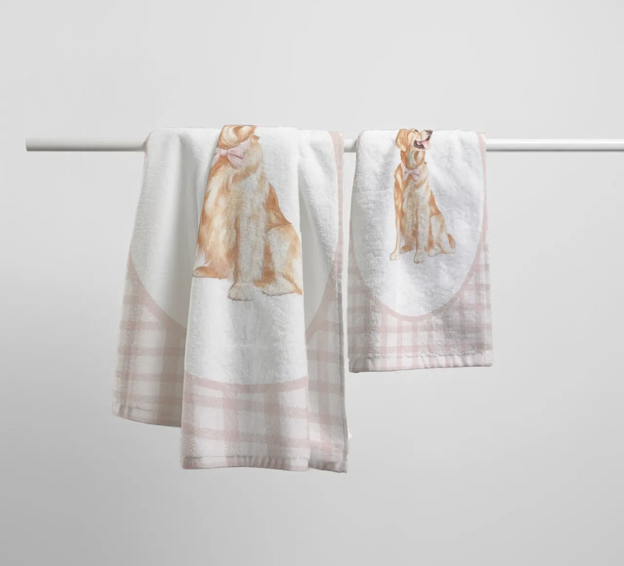 Golden Retriever con fiocco rosa asciugamano da bagno da Jungle Joy Art