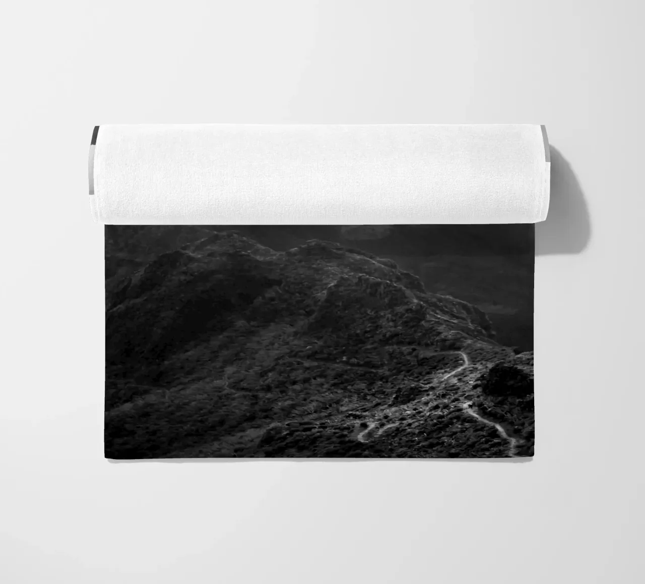 Vue panoramique des montagnes de Madère serviette de plage de FEMK.