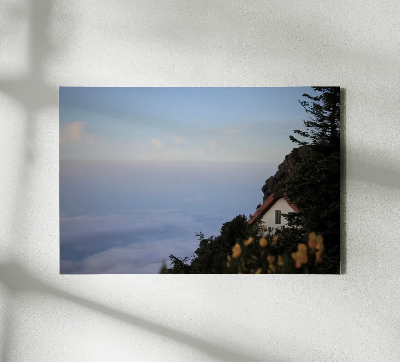 Mountain Hut in the Clouds - Madeira tela da FEMK.