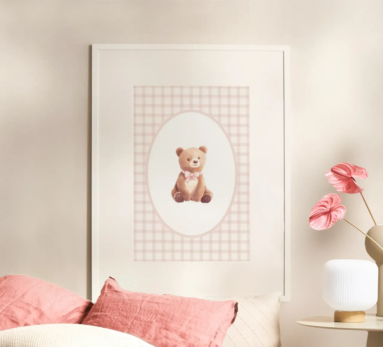 Orso con fiocco rosa poster con telaio in plastica da Jungle Joy Art