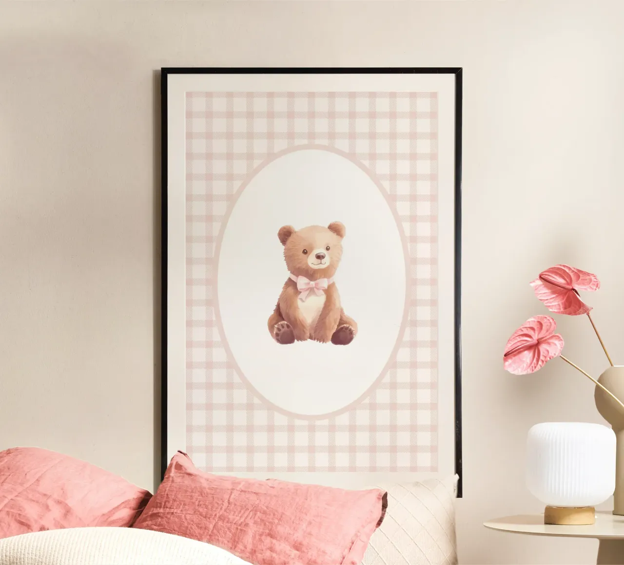 Orso con fiocco rosa poster con telaio in plastica da Jungle Joy Art
