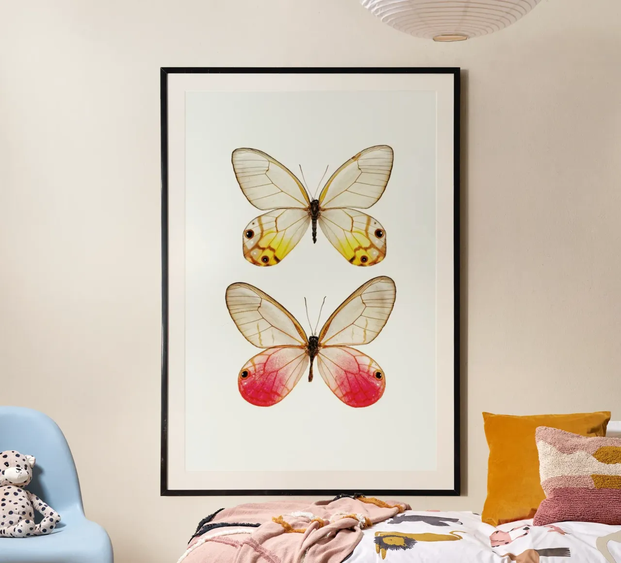 Élégance douce : Poster papillon jaune et rose poster de Curious Collections by Marielle Leenders
