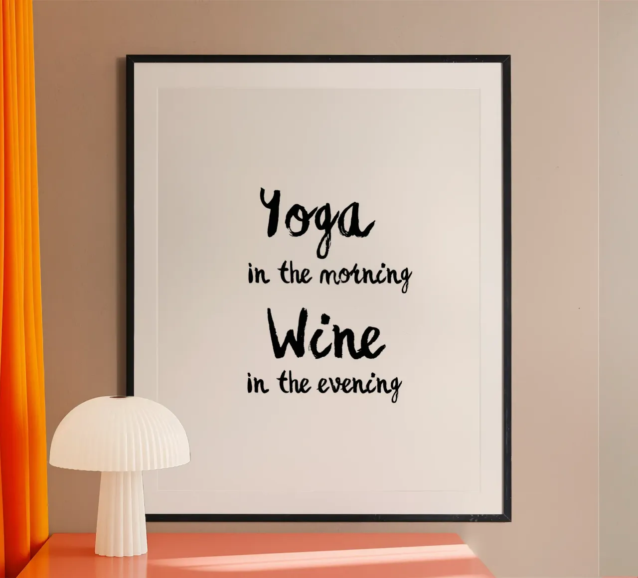Yoga e vino poster con telaio in legno da Second Canvas