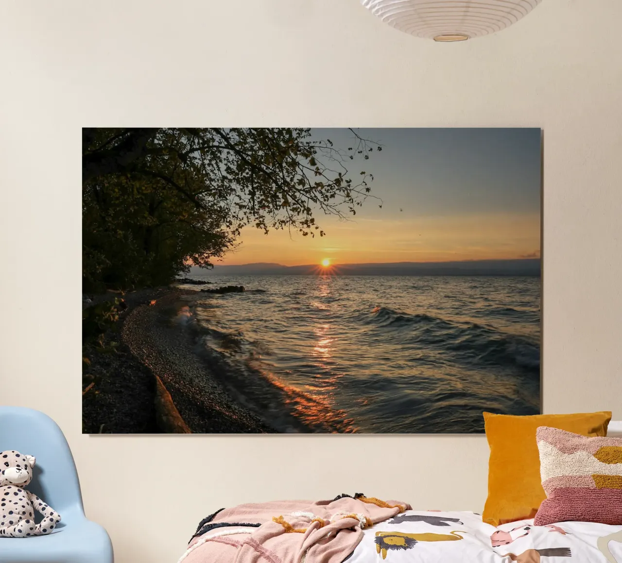 Tramonto dorato sul lago poster con telaio in plastica da Atelier_SousleMont_Photography