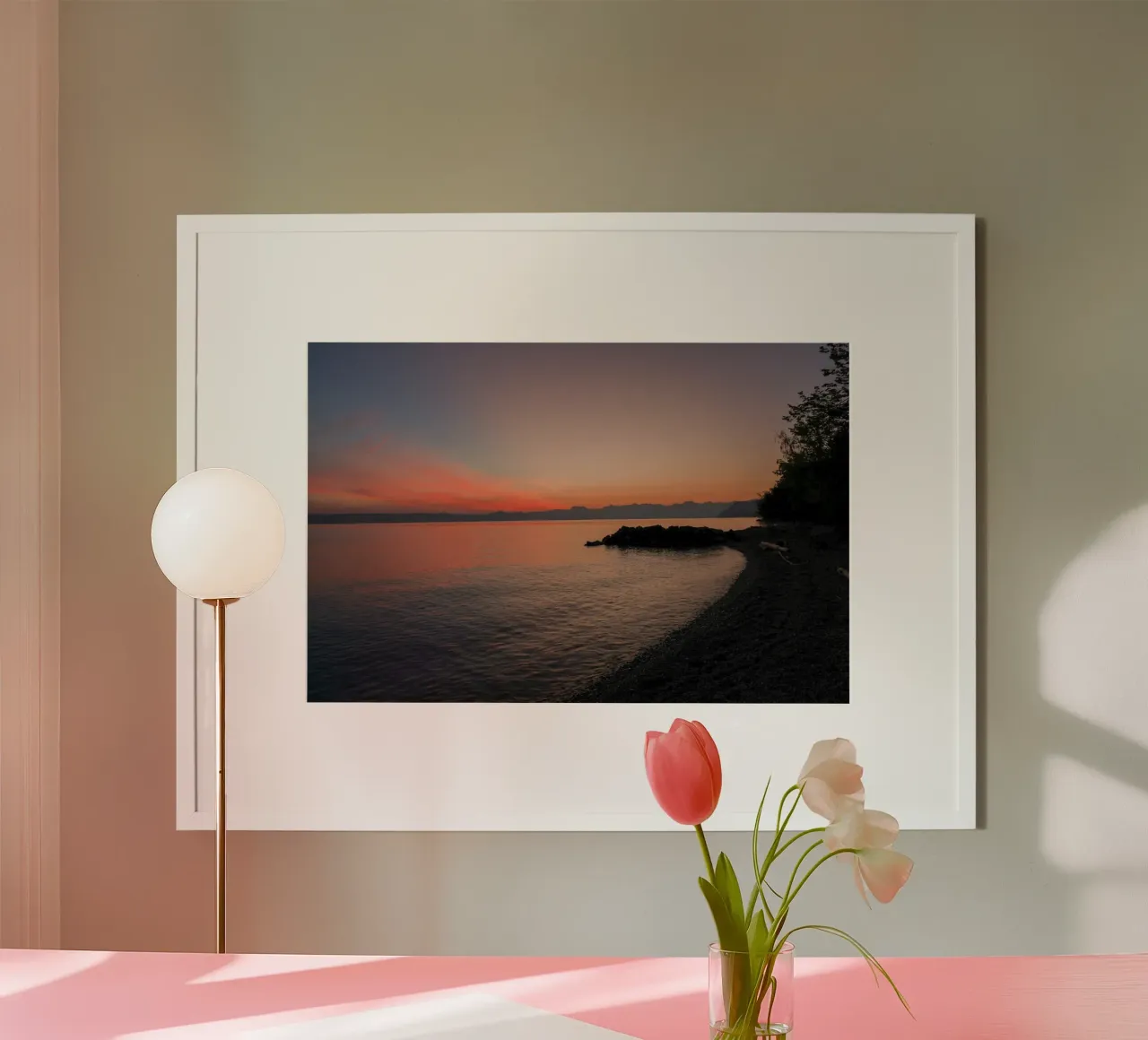 L'alba sul lago poster con telaio in legno da Atelier_SousleMont_Photography