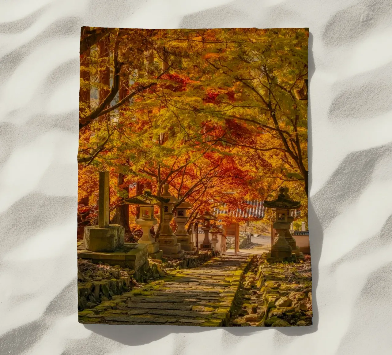 Santuario d'autunno a Nagano, Giappone telo mare da Marcel Bisig