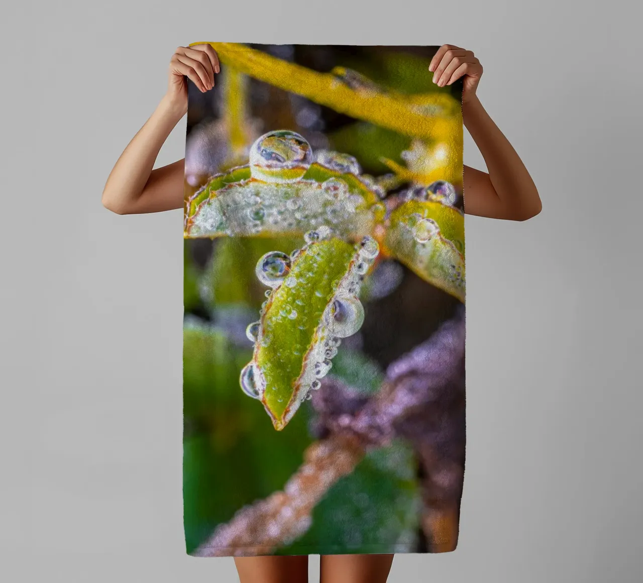 Wassertropfen auf Kleeblättern Handtuch von Marcus Beckert | Fotografie