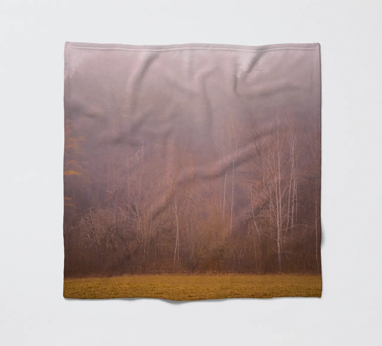 Nebel in einem Wald im Herbst Fleecedecke von Marcus Beckert | Fotografie