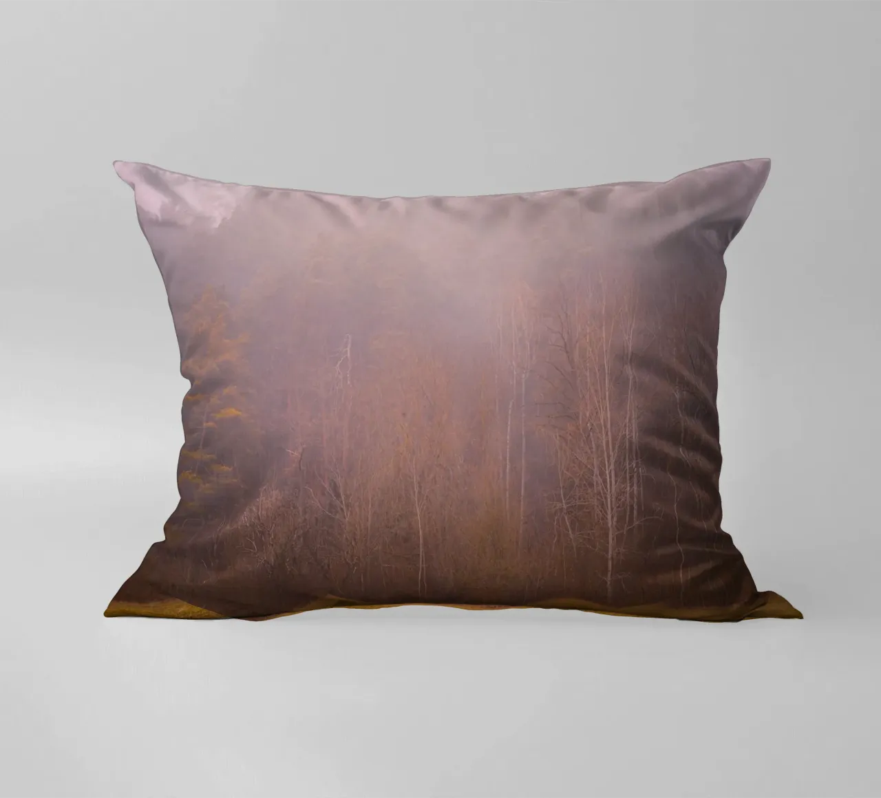 Nebbia in una foresta in autunno cuscino da Marcus Beckert | Fotografie