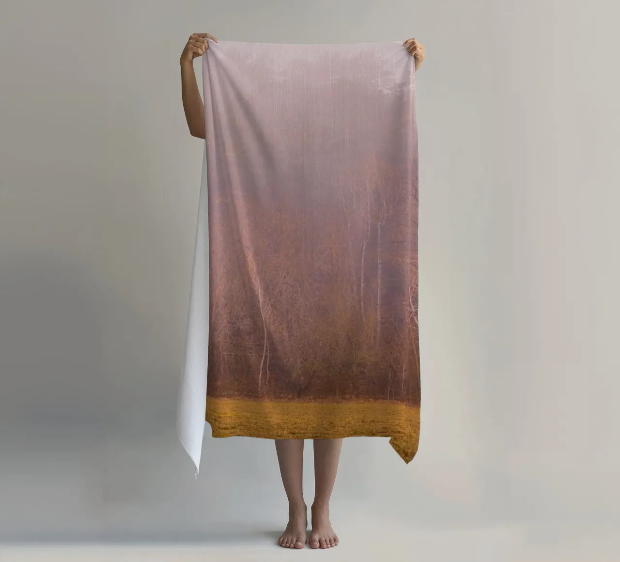 Nebbia in una foresta in autunno telo mare da Marcus Beckert | Fotografie