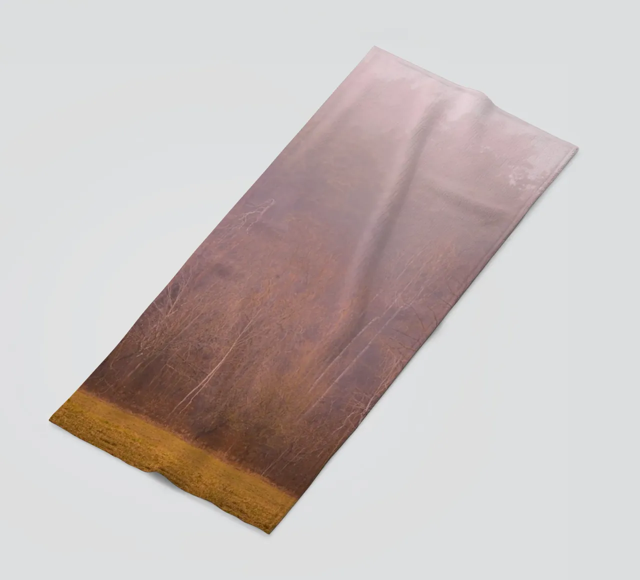 Nebbia in una foresta in autunno telo mare da Marcus Beckert | Fotografie