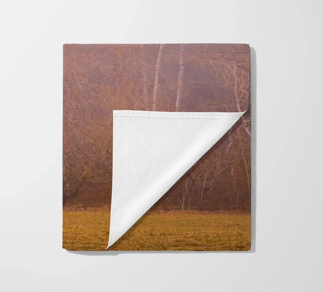 Nebbia in una foresta in autunno telo mare da Marcus Beckert | Fotografie