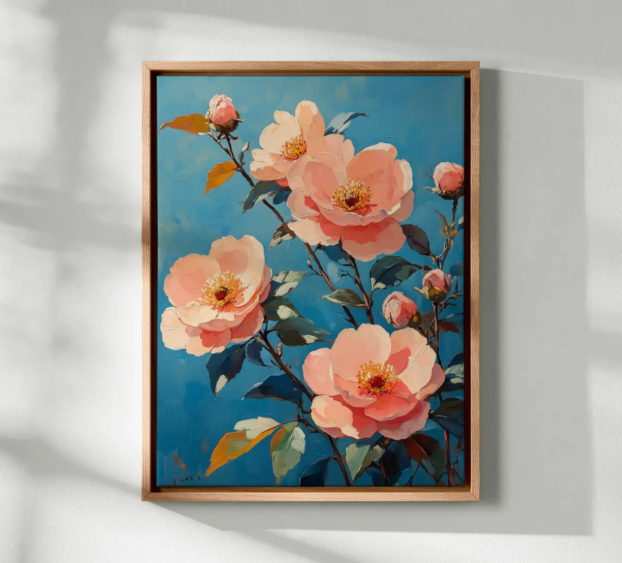 Flores rosas sobre fondo azul lienzo con Marco flotante de Flora & Horizon