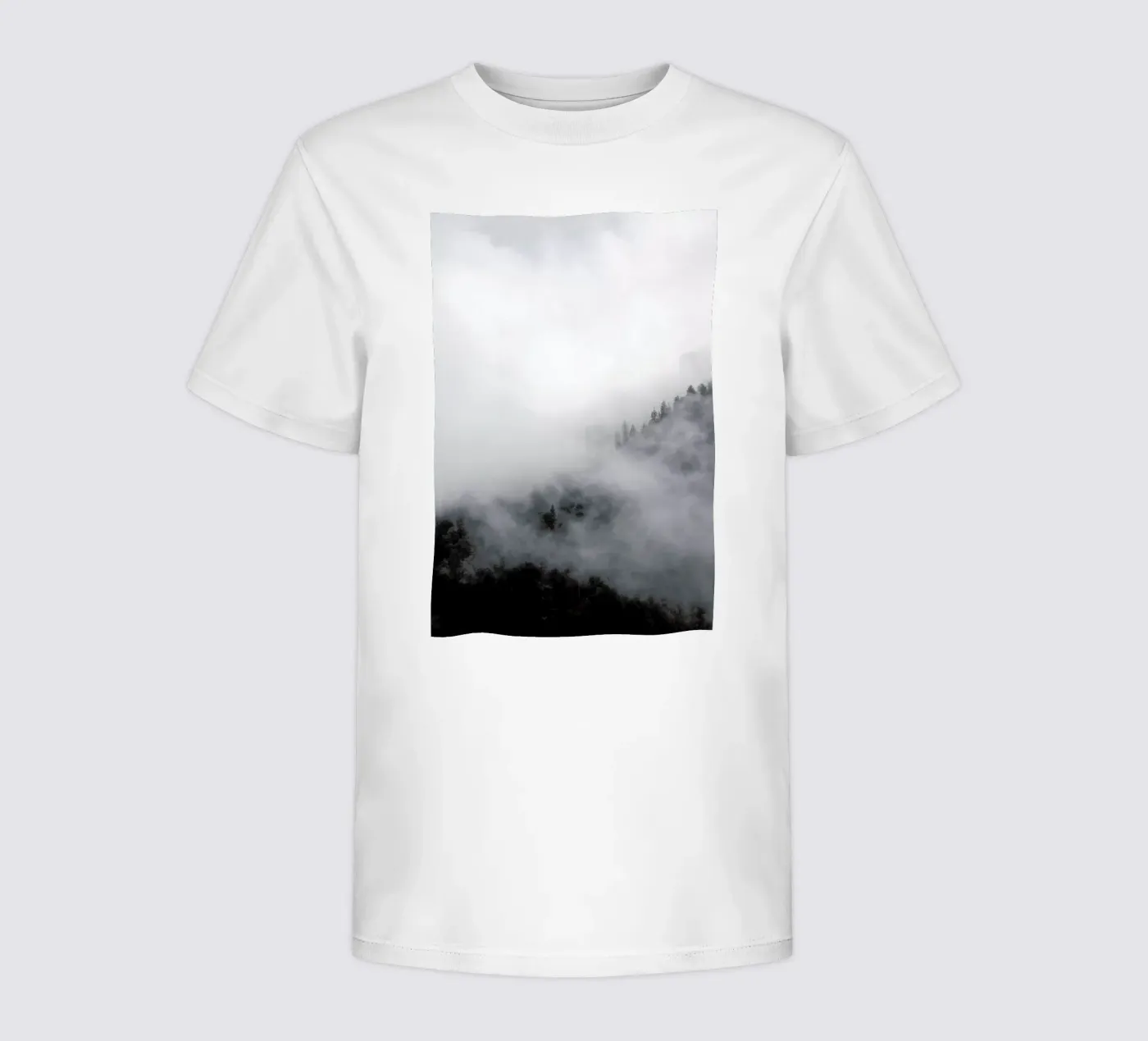 Above Clouds Kinder T-Shirt von Studio Nahili