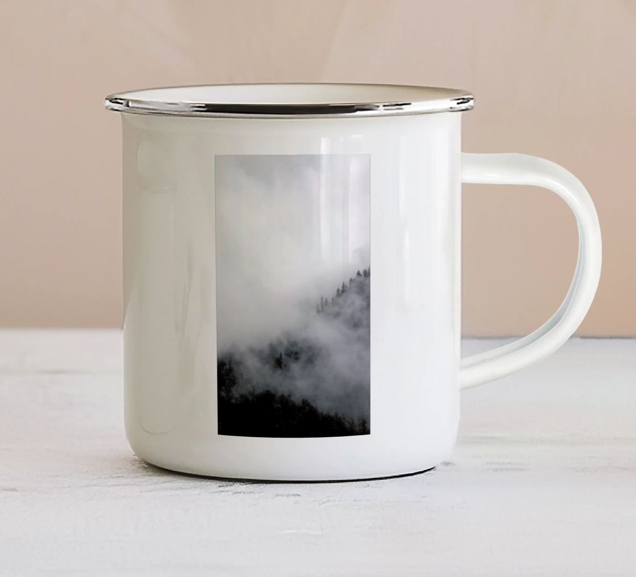 Above Clouds tazza in smalto da Studio Nahili