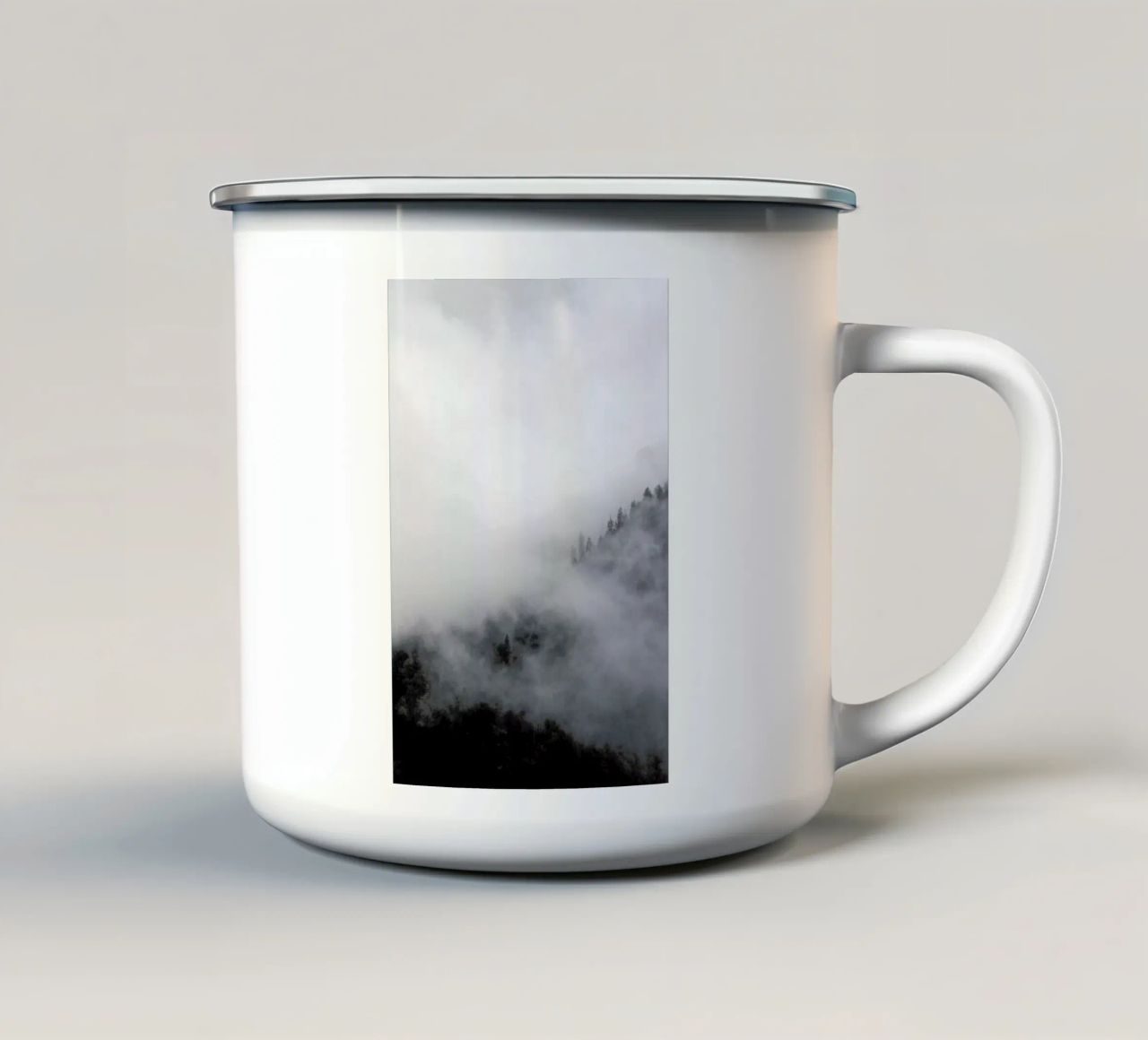 Above Clouds tazza in smalto da Studio Nahili