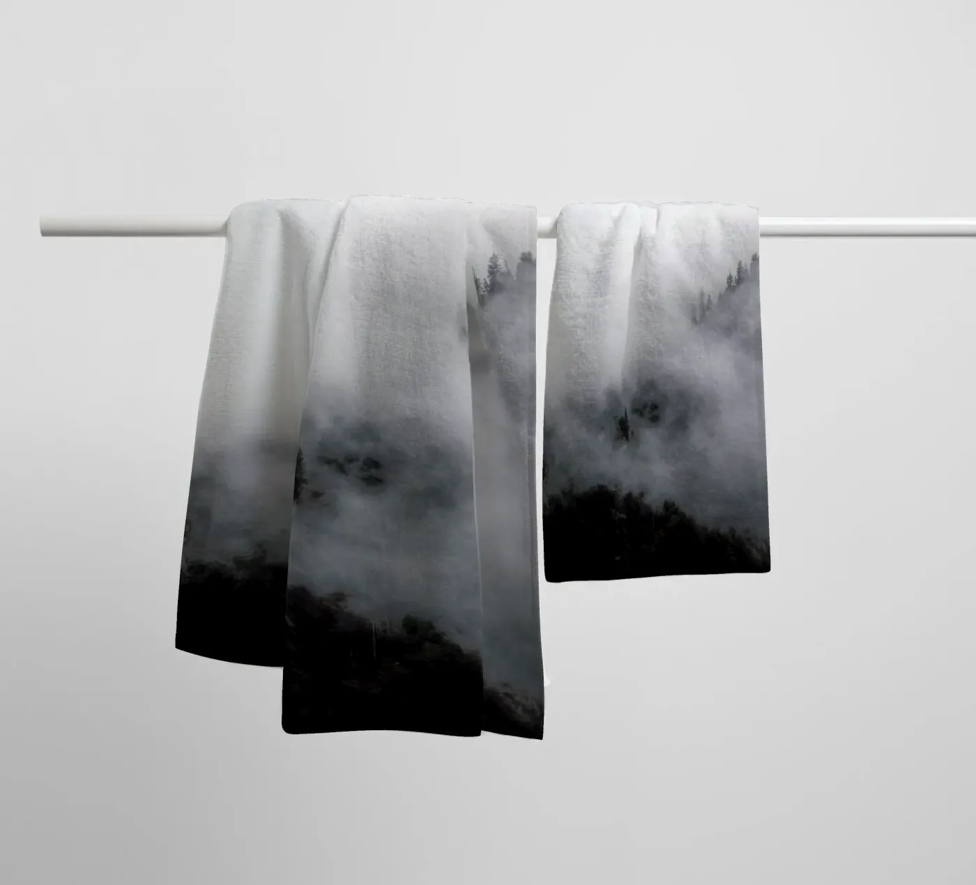 Above Clouds badhanddoek van Studio Nahili