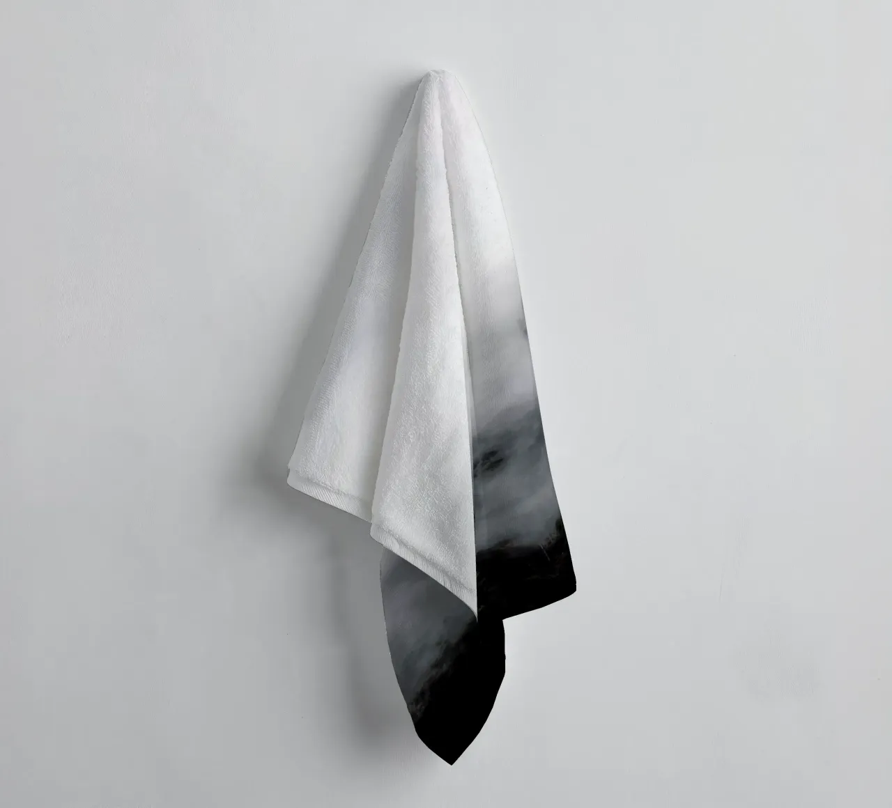 Above Clouds badhanddoek van Studio Nahili