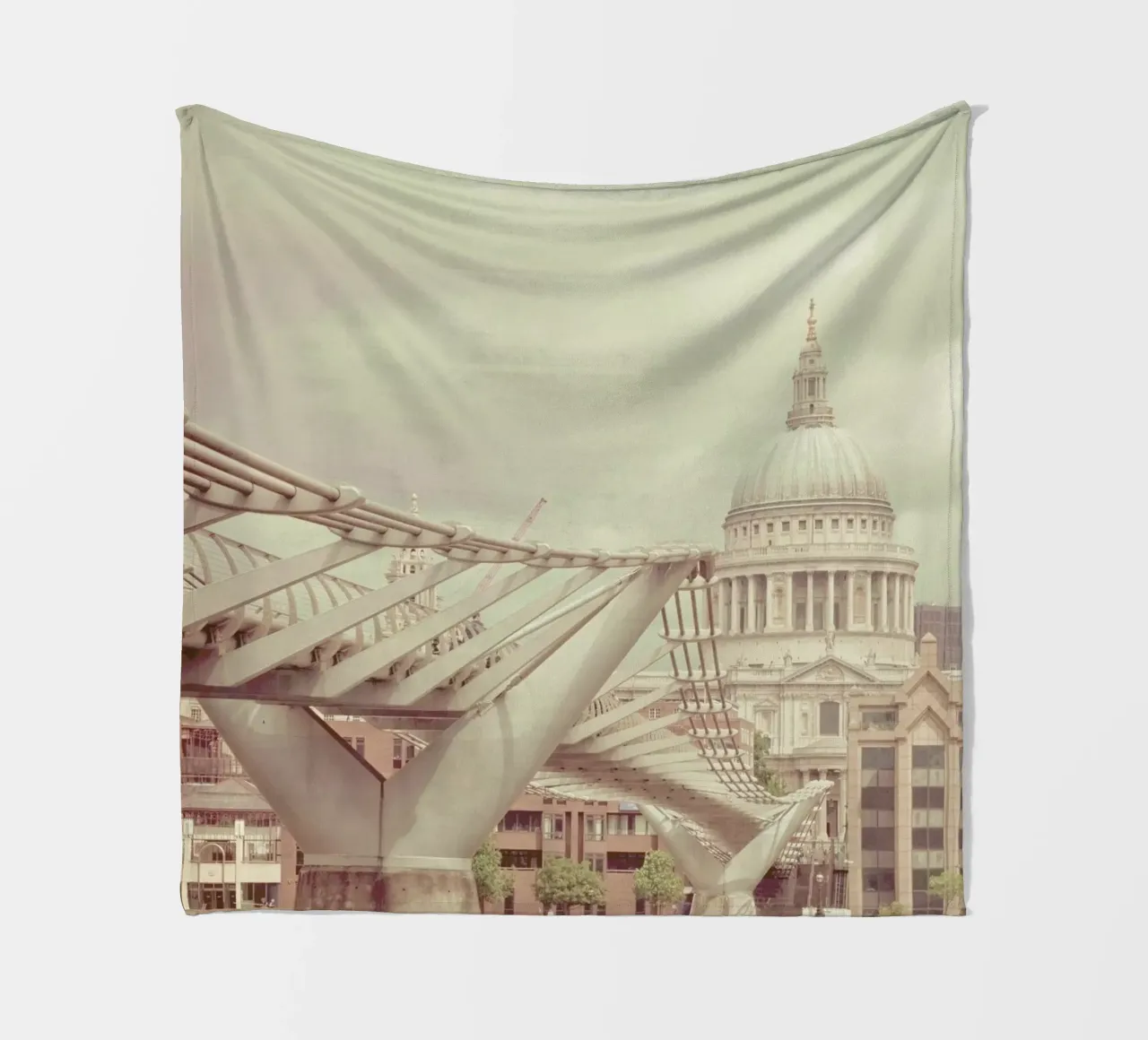 Millenium Square coperta in pile da Keri Bevan