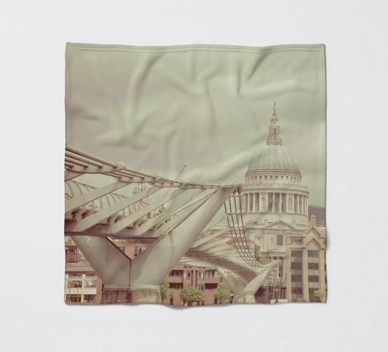 Millenium Square coperta in pile da Keri Bevan